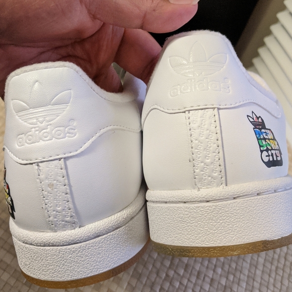 🆕 Adidas 2006 White Superstar Adicolor W6 NYC Sneakers 7.5 - Picture 12 of 16